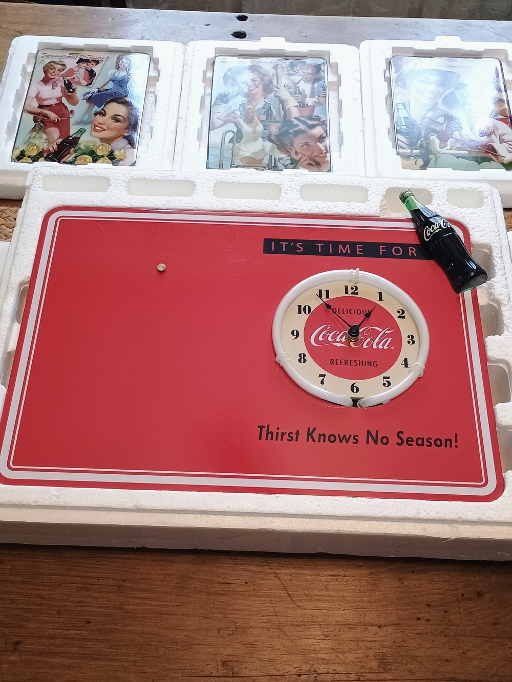 Bradford Exchange Coca Cola  Wall Clock Limited Edition W 5 Collectors Plates 09